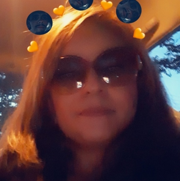 Meet your Posher, Stephanie - Picture 1 of 1